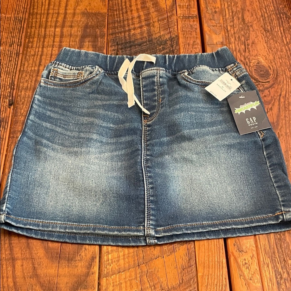 NWT Gap girls denim skirt, size M